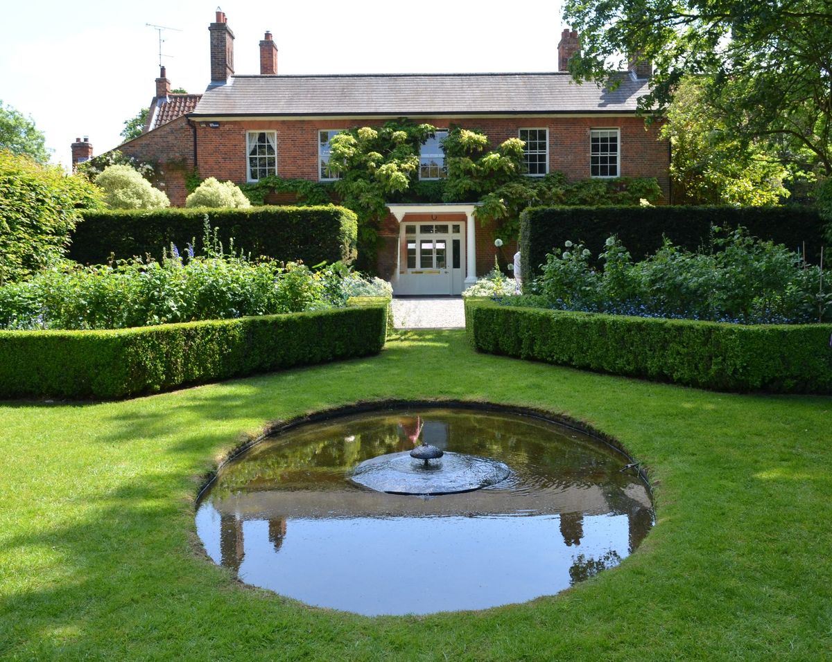 Ponds & water features